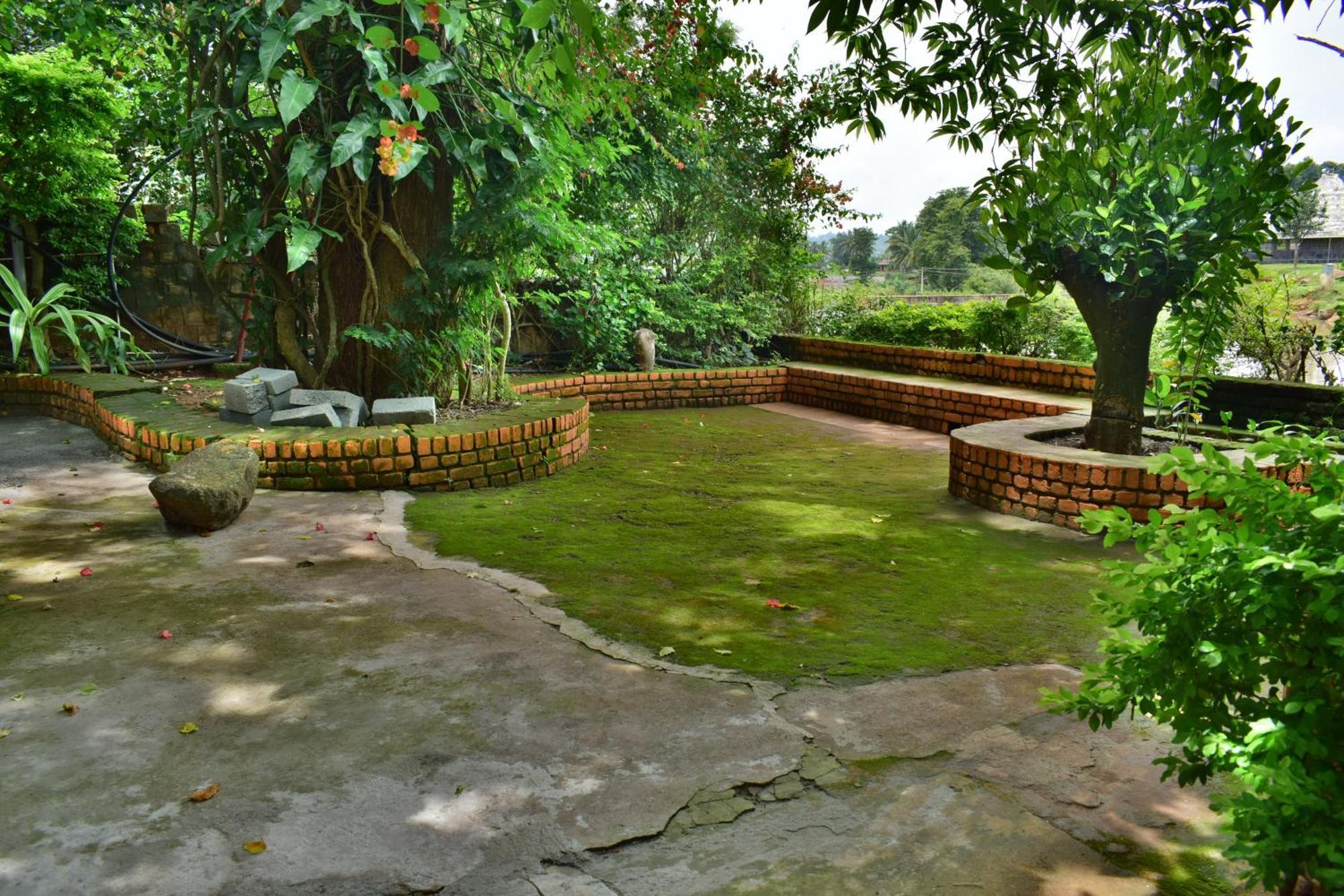 Silent Waters Resorts Yelagiri Exteriör bild