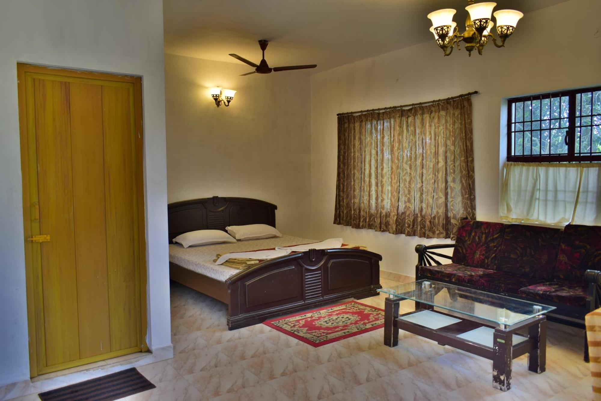 Silent Waters Resorts Yelagiri Exteriör bild